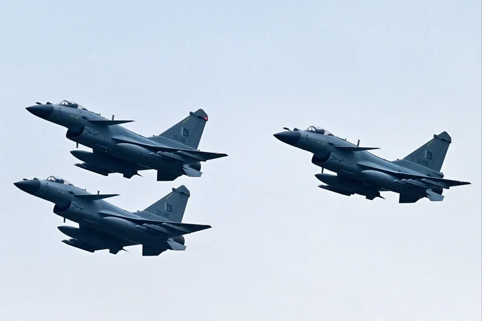 Jet Tempur J-10C 