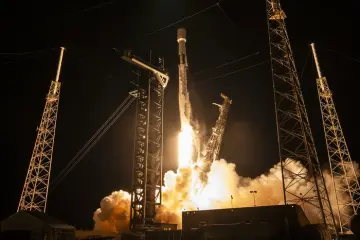 Histeris dan Tangis Bahagia Warnai Peluncuran Satelit Nusantara Lima ke Angkasa